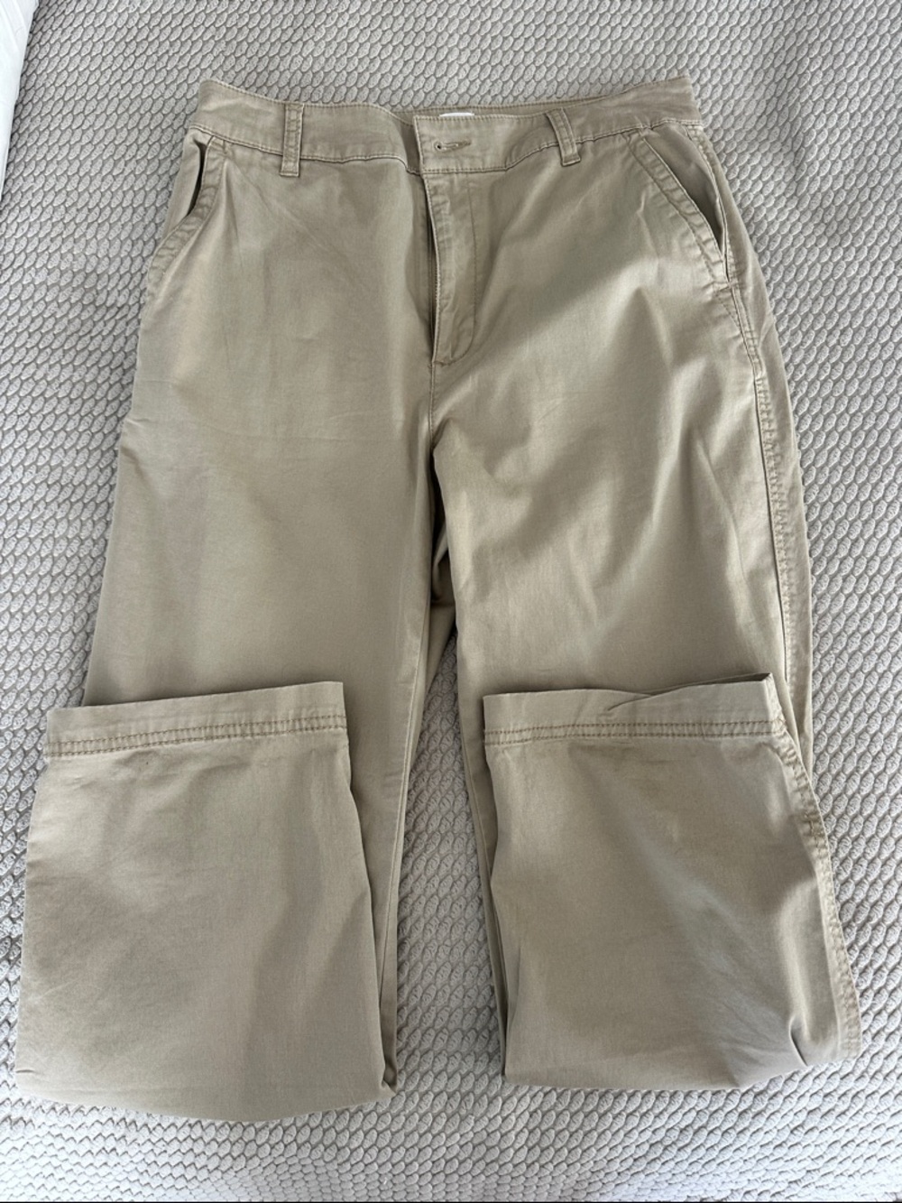Like new Gap Girlfriend Khaki Pants